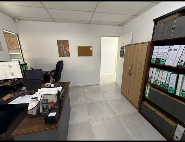 400M² WAREHOUSE TO LET IN SPARTAN
